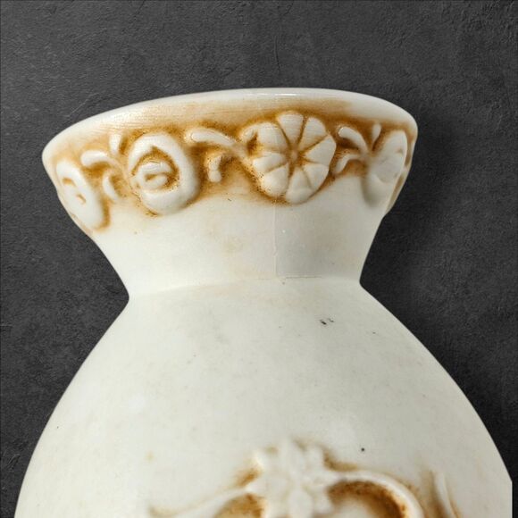 Vintage Porcelain Bud Vase w/ Cherubs Likely Lefton Embossed Putti 7" Tall #1597 - Picture 4 of 10
